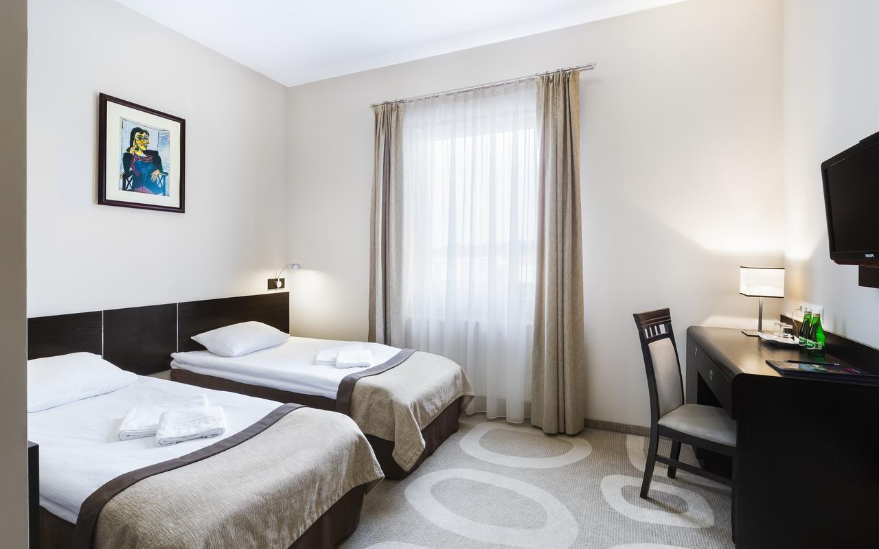 Hotel Picaro Krasnik Dolny Болеславец Экстерьер фото