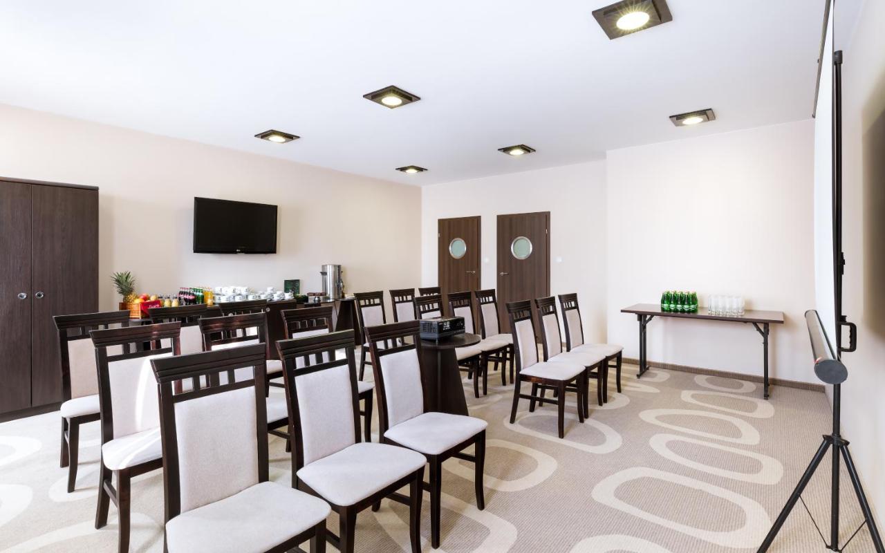 Hotel Picaro Krasnik Dolny Болеславец Экстерьер фото