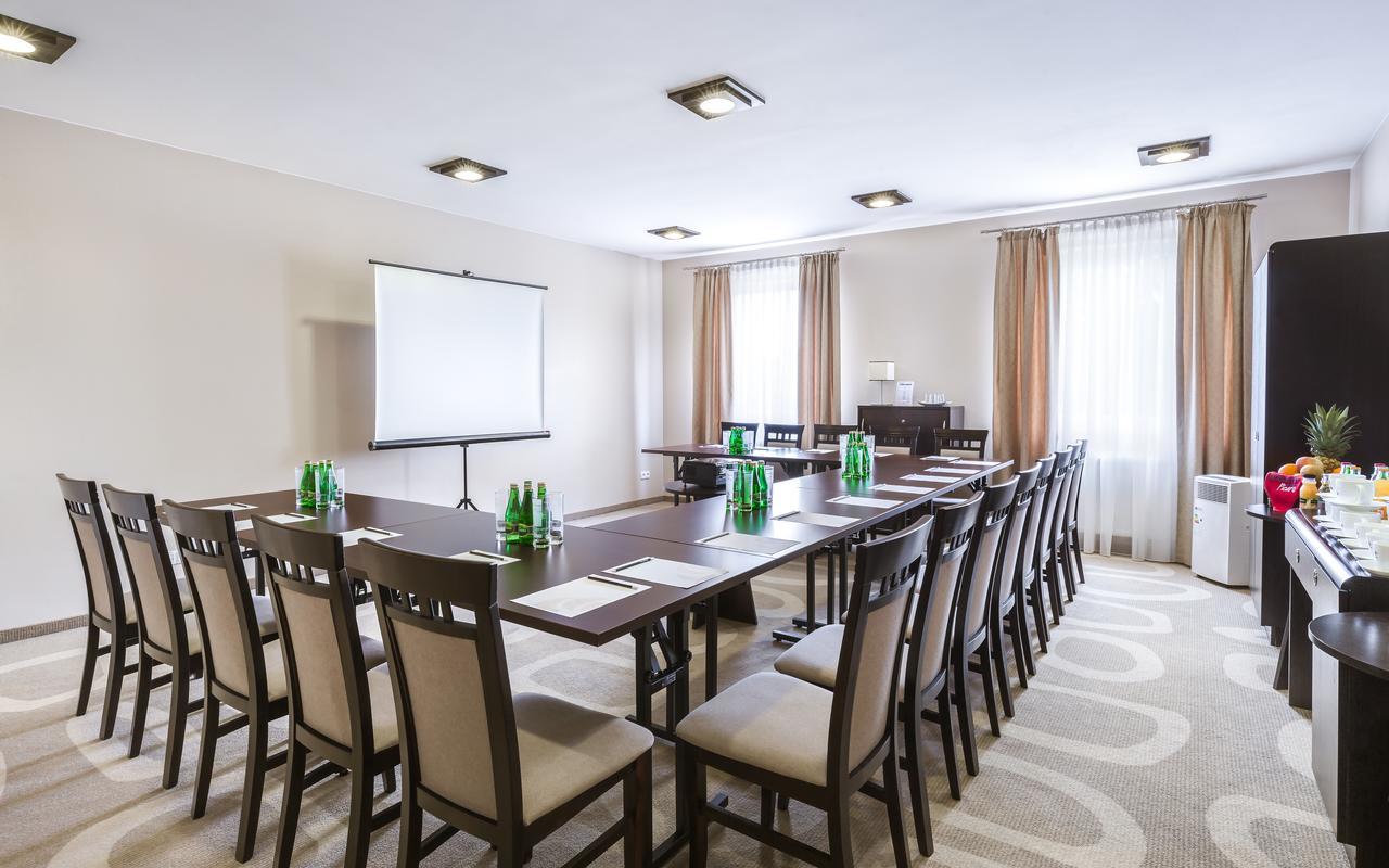 Hotel Picaro Krasnik Dolny Болеславец Экстерьер фото